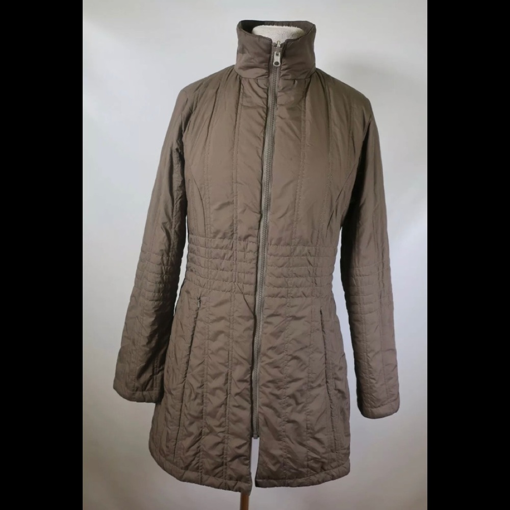 Small brown quilted Northface coat